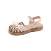 Sandalias para Niña 2026 Verano Nuevo Estilo Zapatos Individuales para Bebé Zapatos de Princesa de Suela Suave Zapatos Cerrados para Niña Pequeña Zapatos de Cuero para Niños Zapatos para Niños