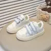 Zapatos Blancos Versátiles Estilo Coreano de Lunares para Mujer 2026 Nuevo Verano Suela Gruesa Aumentador de Altura Zapatos de Pan Calzado Casual para Estudiante