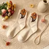 Meias de Estilo Novo Meias de Cano Médio Femininas Outono e Inverno Estampa Floral Fofas Cor Maillard Meias Femininas Cor Escura Vintage Meias Femininas