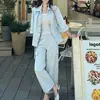 Conjunto de tres piezas Lilylik estilo commuter simple: chaqueta jacquard azul claro, pantalones de trabajo fluidos, camiseta de punto