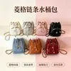 Nuevo Estilo Bolso Bandolera Estilo Chanel Bordado Camelia Bolso Pequeño Bolso Cubo con Cordón de Ajuste Mini Bolso Infantil de Moda para Combinar con Todo