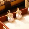 Novos Brincos de Flor de Pedra Olho de Gato com Pérola, Design Personalizado Microincrustado, Brincos Estilosos e Luxuosos