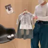 Camisa Base Versátil de Algodão Puro Estilo Coreano para Crianças Maiores, Novo Estilo de Primavera com Renda Elegante e Mangas Longas