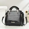 Bolsa de Mujer de Venta Caliente Exportación Transfronteriza 2025 Nueva Bolsa Cuadrada Pequeña en Relieve Bolso de Mano Pequeño de Gama Alta Bolso de Hombro Cruzado