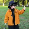 Colección nueva de primavera y otoño 2026 para niños: ropa deportiva para exteriores para niños, chaqueta de otoño con capucha tres en uno para bebé
