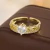 Anel Aberto Estilo Ins com Coroa de Zircônia para Mulheres, Banhado a Cobre em Prata ou Ouro, Disponível na Cor Dourada, Design Único de Anel Aberto