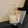 Bolsa de Palha Tecida Artesanal Vintage de Nicho para Mulheres 2026 Nova Tendência Grande Capacidade Bolsa para Trabalho e Trajeto Bolsa de Ombro Fashion