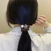 Anel de Cabelo Pérola Camélia Clássico Moda Simples Corda para Rabo de Cavalo Capa de Couro Corda de Cabelo Estilo Fragrante Elástico