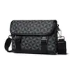 Bolso cruzado pequeño nuevo para hombre transfronterizo, bolso de mensajero simple retro de un solo hombro, tendencia callejera, bolso cruzado pequeño con solapa de motocicleta