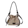 Bolsa de mão retrô da moda para mulheres, novo design tridimensional, bolsa tote para o dia a dia, estilo balde, grande capacidade, versátil, pode ser carregada sob o braço, no ombro ou na transversal