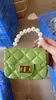 Bolsa de Gelatina Comércio Exterior Atacado Bolsa Infantil Feminina 2025 Novo Estilo Bolsa de Mão com Corrente e Pérolas Mini Bolsa de Mão Acolchoada