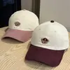 Gorra de Béisbol de Pana con Oso de Dibujos Animados para Mujer Ala Ancha Hace que la Cara Parezca Más Pequeña Gorro Grueso y Cálido Estilo Coreano Parte Superior Suave Gorra Plana Moderna
