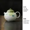 Juego de té de cerámica pintado a mano bajo vidriado con diseño de mariposa, que incluye una taza con tapa, tetera, tazas de té, un soporte para tetera y un posavasos
