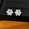 Brincos de agulha prateada com design de flor de zircônia, simples e elegantes, versáteis para o dia a dia, luxo leve e sensação de alta qualidade, atacado