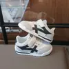 Tênis da Moda Forrest Gump Infantil 2026 Outono Novo Estilo Tênis Esportivo para Meninas Sapatos para Meninos Solado Macio Tênis Esportivo Casual para Bebês