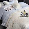 Juego de cuatro piezas de cama de seda de hielo de alta calidad de lujo ligero Verano Sedoso Dormir Desnudo Funda de edredón Sábana Ropa de cama Juego de tres piezas Ajuste de cama