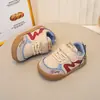 Nuevos zapatos de paseo estilo caricatura para primavera y otoño para bebés y niños pequeños, con suela suave y antideslizante y cierre de velcro, adecuados tanto para niños como para niñas, y lo suficientemente versátiles para usarse con varios atuendos