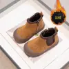 Botas Curtas Bordadas de Urso Estilo Coreano para Meninas 2025 Novo Estilo de Inverno Lã de Algodão Dupla Quente Botas Esportivas de Algodão Antiderrapantes para Meninos