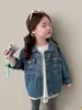 Chaqueta de mezclilla lisa para niña de comercio exterior transfronterizo, nuevo abrigo elegante coreano de otoño 2026, venta al por mayor de ropa para niños