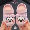 Sandalias infantiles se pueden usar tanto en interiores como en exteriores, con suela suave antideslizante, diseño lindo de dibujos animados, adecuadas para niños y niñas, zuecos para bebé de punta cerrada