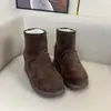 Botas de neve femininas do Nordeste, forradas com fleece e espessadas, estilo novo e moderno para o inverno 2026, sapatos de algodão impermeáveis e antiderrapantes, botas femininas com aumento de altura invisível