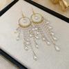Brincos de Borla de Pérola Agulha de Prata Vintage Estilo Francês, Brincos de Pino de Alto Nível de Luxo Leve, Brincos de Personalidade Modernos e Versáteis para Mulheres