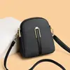 Bolsas pequenas de atacado da moda para mulheres, novo design de nicho, adequadas para sair, bolsa para celular, porta-moedas, bolsa de ombro e transversal versátil vintage, moderna