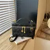 Bolso Caja de Nuevo Estilo de Alta Calidad con Textura Elegante Versátil para Mujer Lujo Ligero Casual Personalidad Cadena Moda Tendencia Bolso Cruzado