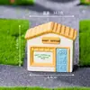 Micro Paisagem Criativa Retrô Correios Gatinho Casa de Bonecas DIY Cena em Miniatura Decoração de Casa Enfeites Enfeites de Mesa