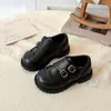 Zapatos de Cuero Estilo Británico para Niños y Niñas Modelos Primavera y Otoño 2026 Zapatos Individuales Retro Infantiles con Velcro Zapatos Pequeños de Cuero Zapatos de Bebé de Moda