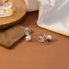 Pendientes Sencillos y Dulces de Perla Cereza para Mujer, Clips para Oreja Redondos Pequeños y Lindos sin Perforación con Adornos para Oreja de Hoja Incrustados con Diamantes al por Mayor