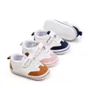 Fornecimento direto da fábrica outono novo versão coreana de bebê masculino e feminino para interior anti-chute sola macia confortável sapatos de criança sapatos de velcro