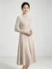 Vestido de punto estilo coreano para mujer, cuello redondo, ajustado, línea A, colección otoño/invierno 2026, elegante, versátil y adelgazante, vestido suéter largo