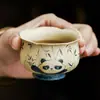 Taza Pequeña de Cerámica Azul y Blanca, Rojo Flintstone, del Fabricante, para Servir a los Invitados, Panda Jugando con Bambú, Taza de Maestro Estilo Chino, Juego de Té de Taza Individual