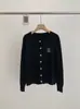 Cardigã de Malha com Ursinho Bordado Macio e Fofo Manga Longa Feminino Outono/Inverno Nova Chegada Peça Externa Estilo Preguiçoso Elegante Emagrecedor Top Preto