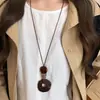 Collar de cordón de cuero con perla cuadrada de acrílico, estilo vintage y artístico, cadena para suéter, diseño único, joyería de lujo ligera, venta al por mayor