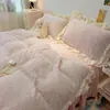 Nuevo conjunto de cuatro piezas de terciopelo de leche bordado estilo princesa con tema de encaje 2026