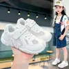 Tenis de malla con diseño perforado para niños, zapatos de primavera y verano para niños y niñas, zapatillas de entrenamiento alemanas, zapatos casuales para bebé, zapatos funcionales, tenis de moda para niñas