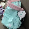 Mochila simple y fresca de color liso 2023 nueva mochila ligera para estudiantes bolso de mano casual de moda versátil para mujer