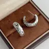 Pendientes de Rombos Metálicos Anchos con Aguja de Plata S925 para Mujer, Pendientes Pequeños de Rombos Estilo Fragante, Lujo Accesible y Pendientes de Gama Alta
