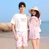 Traje de baño para Pareja Amazon Estilo Coreano Estampado de Moda Blusa Adelgazante que Cubre el Vientre Dividido de Tres Piezas Pantalones de Playa Conservadores para Hombre