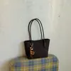 Bolsa de mão com design de nicho estilo coreano ins com padrão trançado, bolsa de ombro e de axila moderna e da moda de grande capacidade com textura