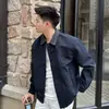 Nova coleção de primavera e outono: jaqueta da moda, de alta qualidade, estilo desconstruído com gola estilosa, perfeita para homens, oferecendo um visual moderno e descolado, e versátil o suficiente para ser combinada com vários looks; uma peça de outer wear de cor sólida