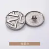Botão de metal estilo Chanel de alta qualidade, estilo britânico, letra metálica, direto da fábrica, botão para casaco, galvanoplastia, esmalte de vedação, botão de costura à mão com base