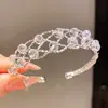 Pulsera hueca abierta tejida en cruz con cuentas, moderna y versátil para el uso diario, de lujo ligero con un toque de alta gama, joyería versátil para mujer