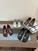 Primavera 2026 Novo Estilo Fivela de Metal Couro Macio Confortável Sapatos Mary Jane para Mulheres Versátil Bico Quadrado Sapatos de Vovó Sapatos de Salto Único