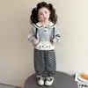 Conjunto de Pantalones Rayados con Bolsillo y Cordón Estilo Nuevo 2026 para Niñas, Conjunto de Dos Piezas Sudadera Estilo Coreano para Primavera y Otoño para Niñas Pequeñas