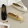 Sapatos Femininos Slip-On Confortáveis com Solado Macio 2025 Novo Modelo Bico Redondo Salto Médio Mocassins Slip-On Franzidos Sapatos de Vovó