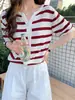 Cárdigan de punto ligero de algodón puro a rayas con media apertura en V para el verano, camiseta versátil suelta casual de manga corta para mujer