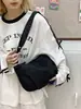 Bolsas de ombro lisas estilo francês para atacado, modernas e versáteis, com um toque de luxo, adequadas para estudantes e com grande capacidade e design crossbody.